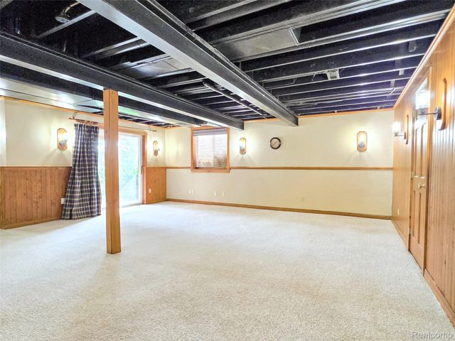 221 Maplewood Drive, Brandon Charter Township, MI 48348