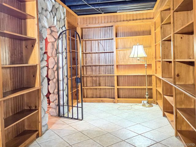 221 Maplewood Drive, Brandon Charter Township, MI 48348