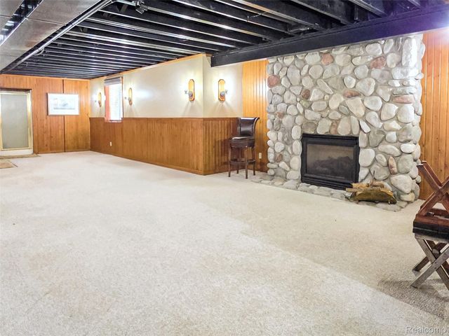 221 Maplewood Drive, Brandon Charter Township, MI 48348