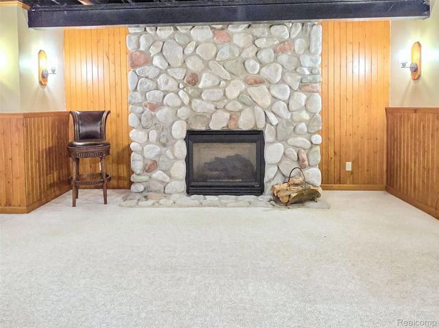 221 Maplewood Drive, Brandon Charter Township, MI 48348