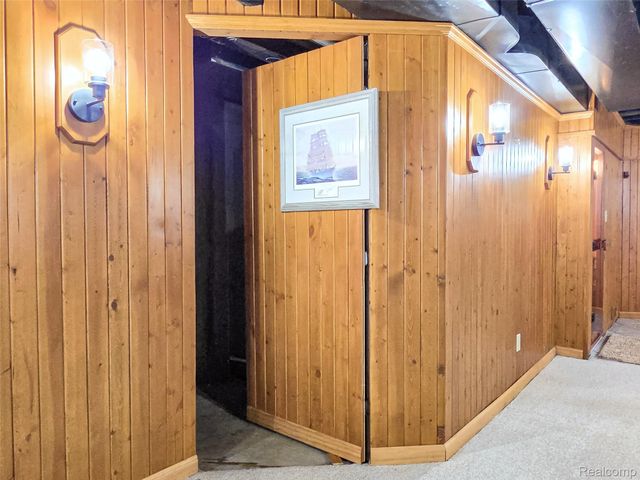 221 Maplewood Drive, Brandon Charter Township, MI 48348