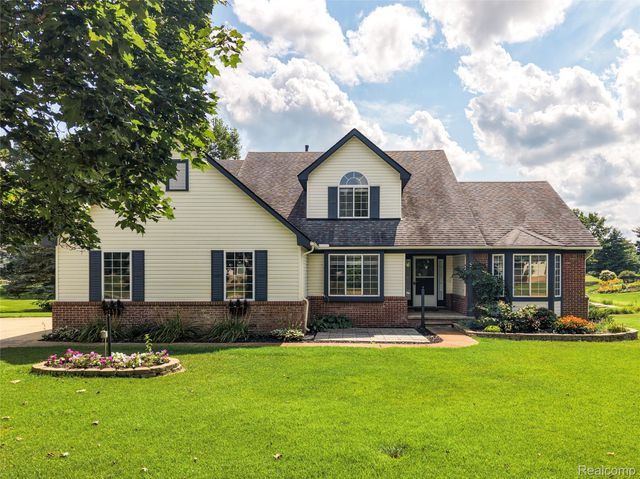 221 Maplewood Drive, Brandon Charter Township, MI 48348