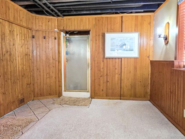 221 Maplewood Drive, Brandon Charter Township, MI 48348
