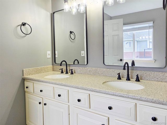 221 Maplewood Drive, Brandon Charter Township, MI 48348