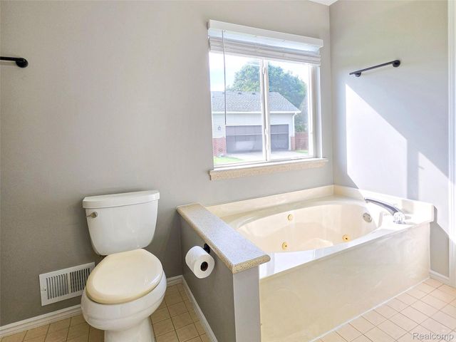 221 Maplewood Drive, Brandon Charter Township, MI 48348