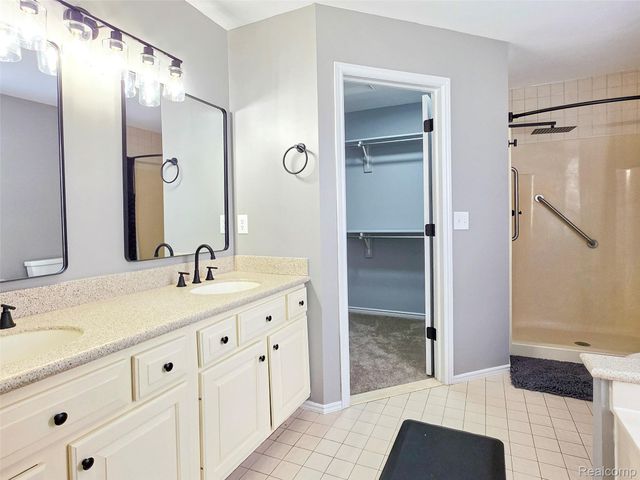 221 Maplewood Drive, Brandon Charter Township, MI 48348