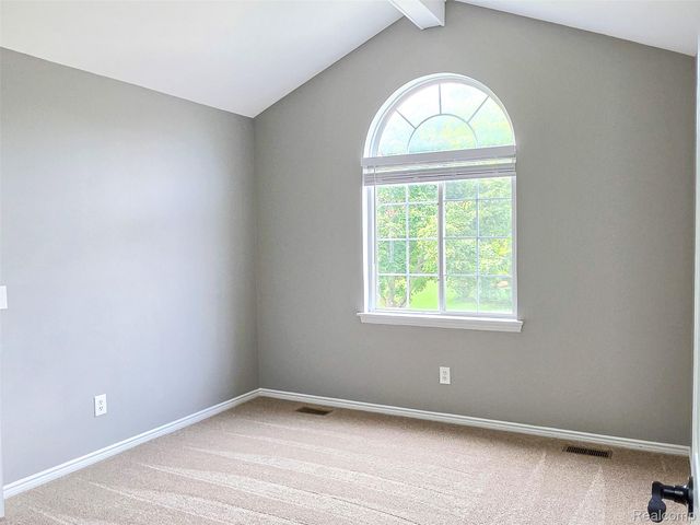 221 Maplewood Drive, Brandon Charter Township, MI 48348