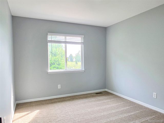 221 Maplewood Drive, Brandon Charter Township, MI 48348
