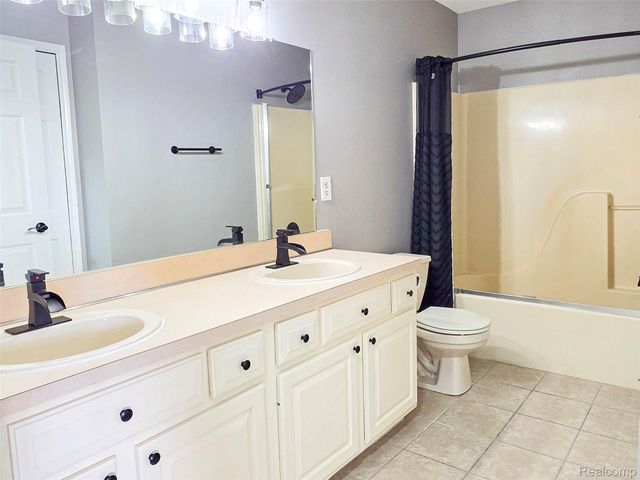 221 Maplewood Drive, Brandon Charter Township, MI 48348