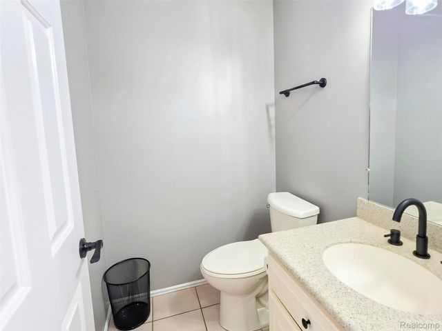 221 Maplewood Drive, Brandon Charter Township, MI 48348