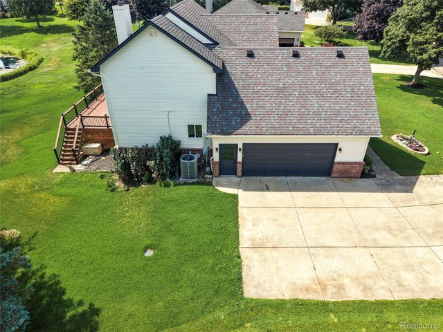 221 Maplewood Drive, Brandon Charter Township, MI 48348