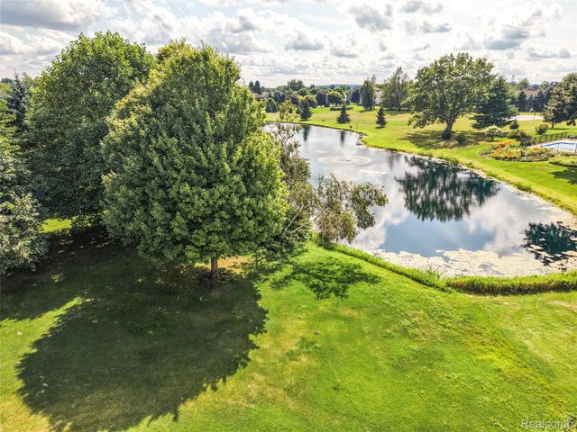221 Maplewood Drive, Brandon Charter Township, MI 48348