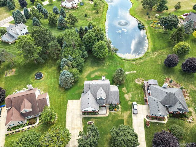 221 Maplewood Drive, Brandon Charter Township, MI 48348
