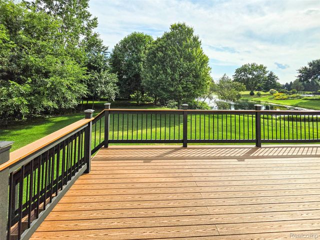 221 Maplewood Drive, Brandon Charter Township, MI 48348