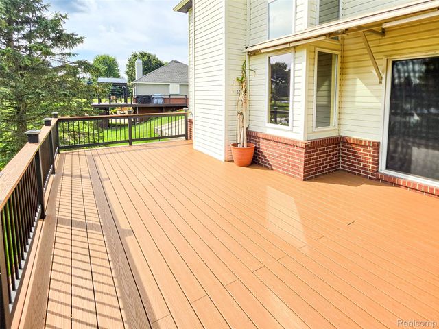 221 Maplewood Drive, Brandon Charter Township, MI 48348