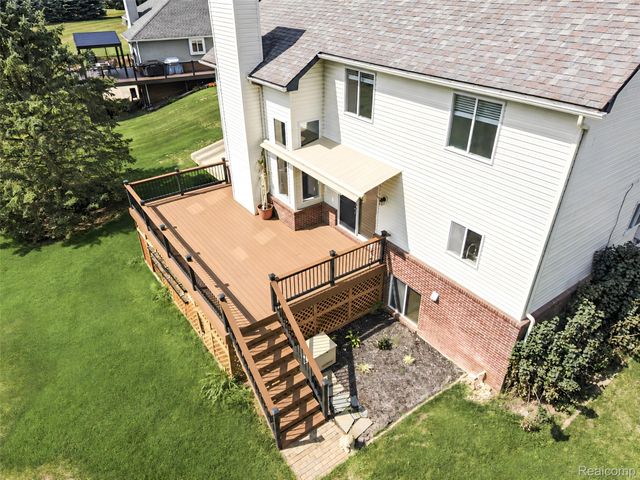 221 Maplewood Drive, Brandon Charter Township, MI 48348
