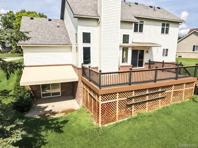 221 Maplewood Drive, Brandon Charter Township, MI 48348