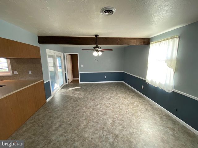 377 JUNIPER LN, Hanover, PA 17331