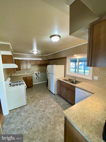 377 JUNIPER LN, Hanover, PA 17331