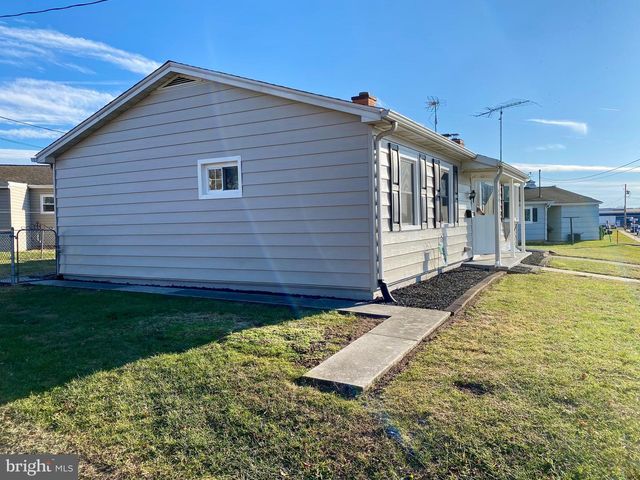 377 JUNIPER LN, Hanover, PA 17331