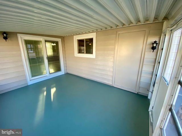 377 JUNIPER LN, Hanover, PA 17331