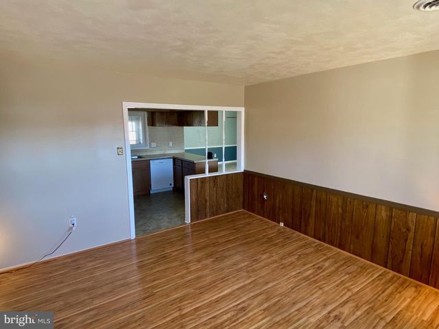 377 JUNIPER LN, Hanover, PA 17331