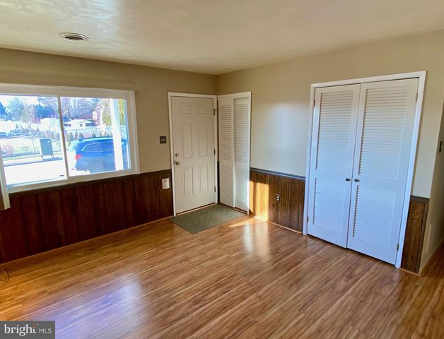 377 JUNIPER LN, Hanover, PA 17331