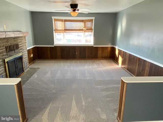 377 JUNIPER LN, Hanover, PA 17331