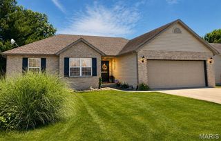 2 Meadowbrooke Drive, Troy, IL 62294