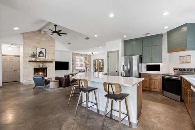 206 Cargill DR, Spicewood, TX 78669