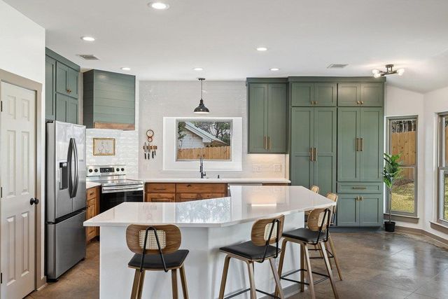 206 Cargill DR, Spicewood, TX 78669