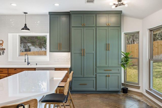 206 Cargill DR, Spicewood, TX 78669