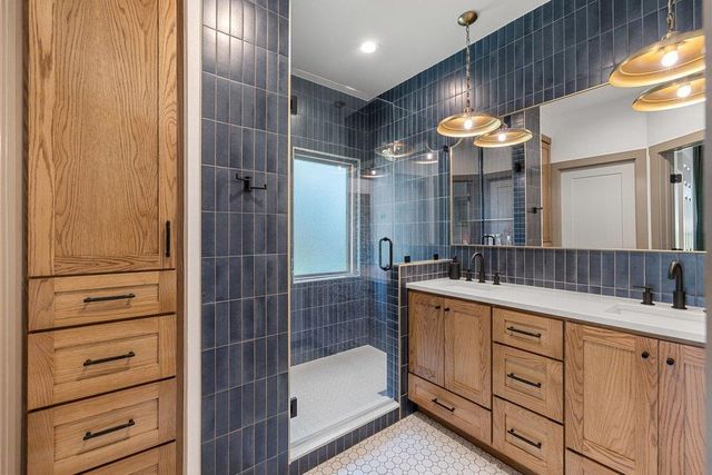 206 Cargill DR, Spicewood, TX 78669