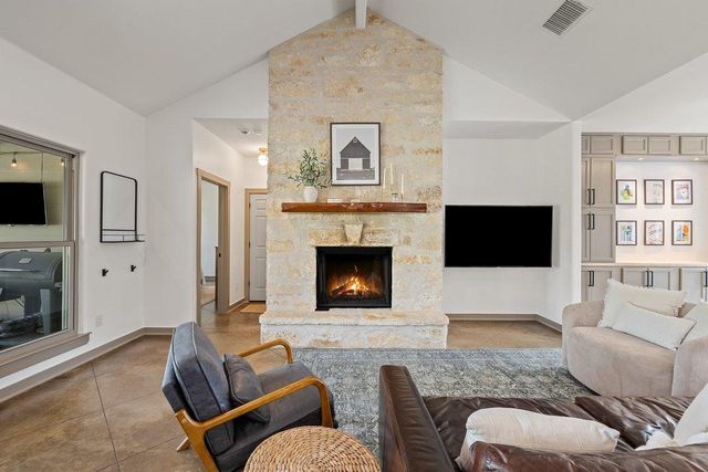 206 Cargill DR, Spicewood, TX 78669