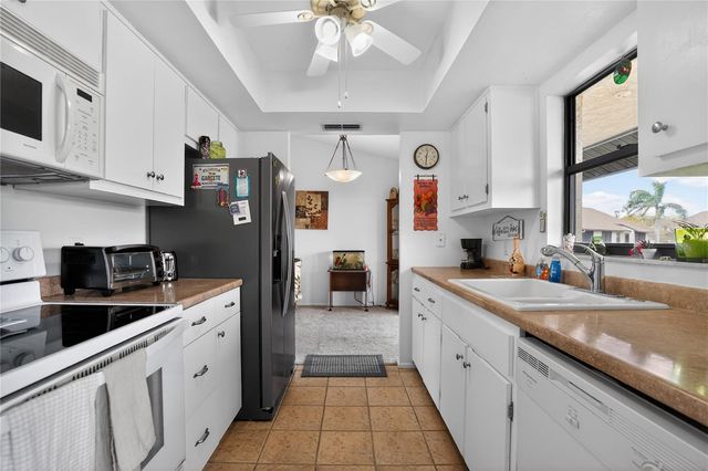 8565 CHARTER CLUB CIRCLE 6, Fort Myers, FL 33919