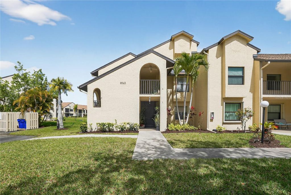 8565 CHARTER CLUB CIRCLE 6, Fort Myers, FL 33919