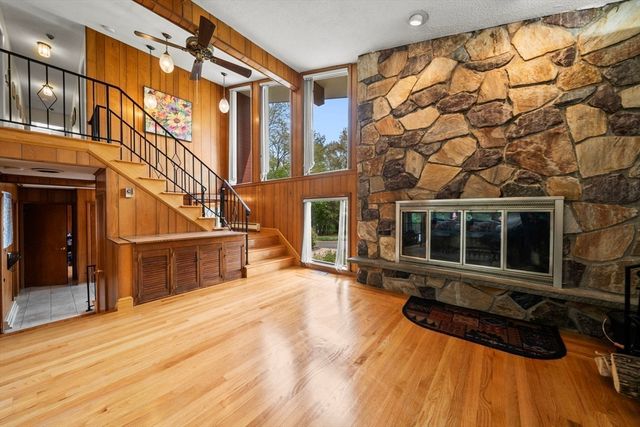 1 Hemlock Dr, Chelmsford, MA 01824