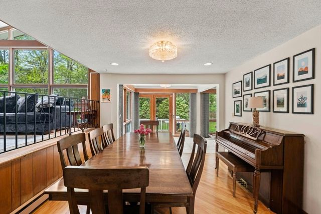 1 Hemlock Dr, Chelmsford, MA 01824