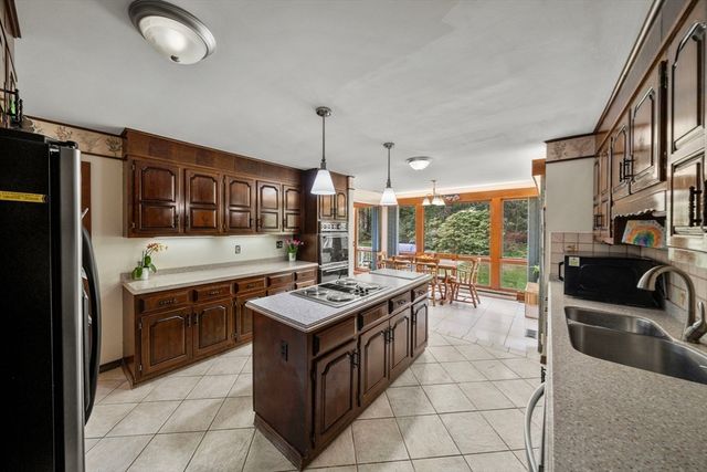 1 Hemlock Dr, Chelmsford, MA 01824