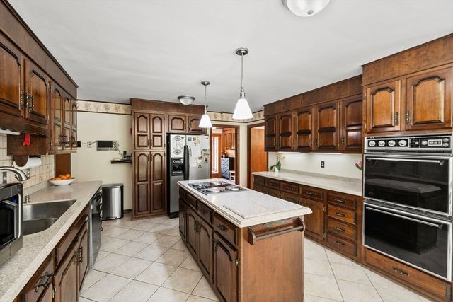 1 Hemlock Dr, Chelmsford, MA 01824