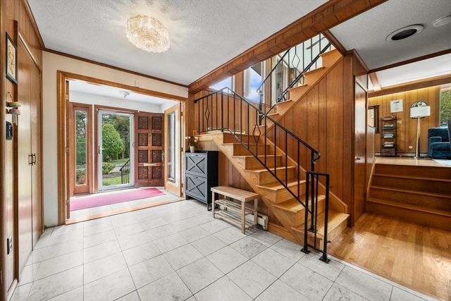 1 Hemlock Dr, Chelmsford, MA 01824