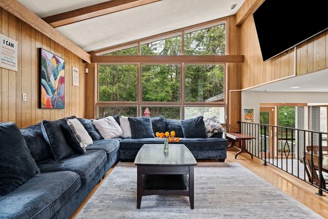 1 Hemlock Dr, Chelmsford, MA 01824