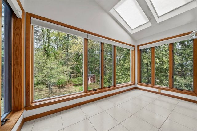 1 Hemlock Dr, Chelmsford, MA 01824