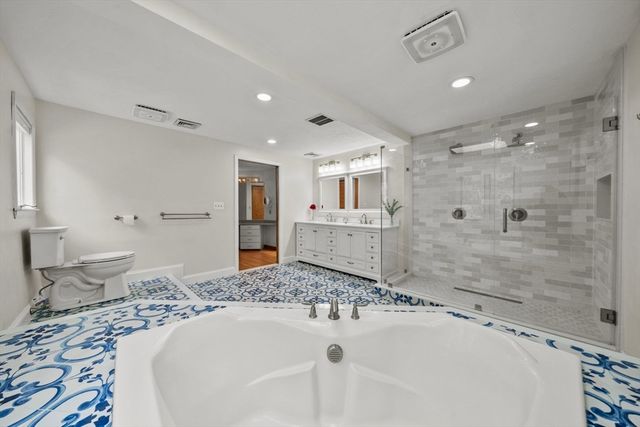 1 Hemlock Dr, Chelmsford, MA 01824