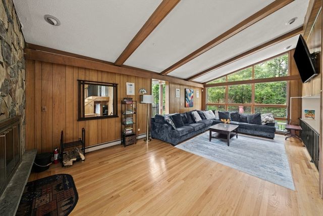 1 Hemlock Dr, Chelmsford, MA 01824