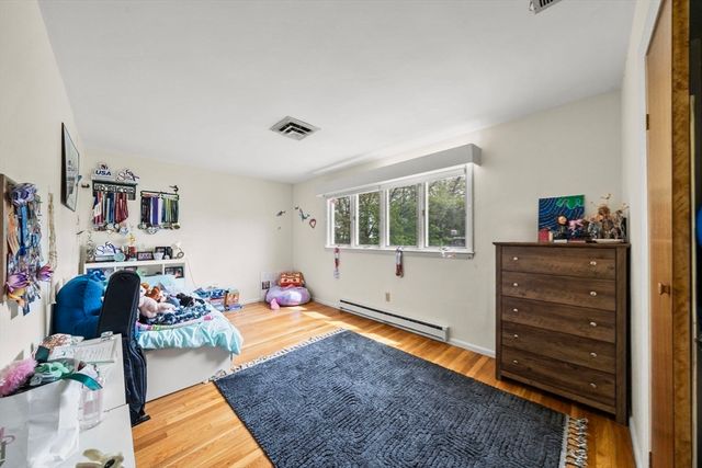 1 Hemlock Dr, Chelmsford, MA 01824