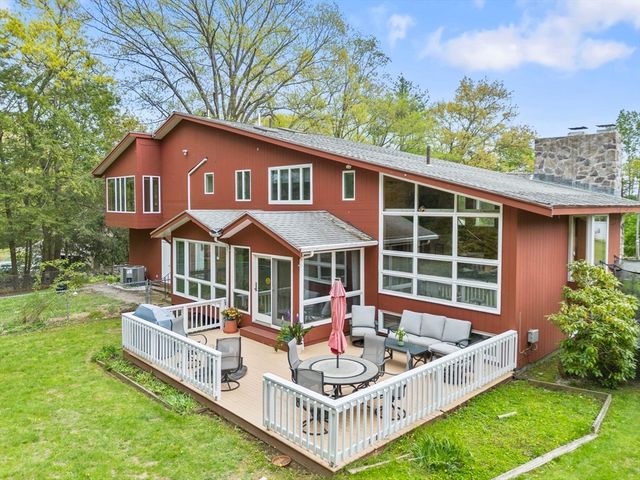 1 Hemlock Dr, Chelmsford, MA 01824