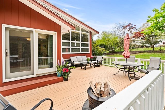 1 Hemlock Dr, Chelmsford, MA 01824