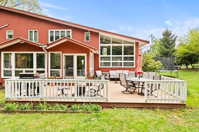 1 Hemlock Dr, Chelmsford, MA 01824
