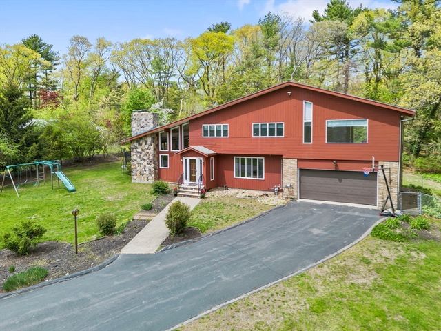 1 Hemlock Dr, Chelmsford, MA 01824